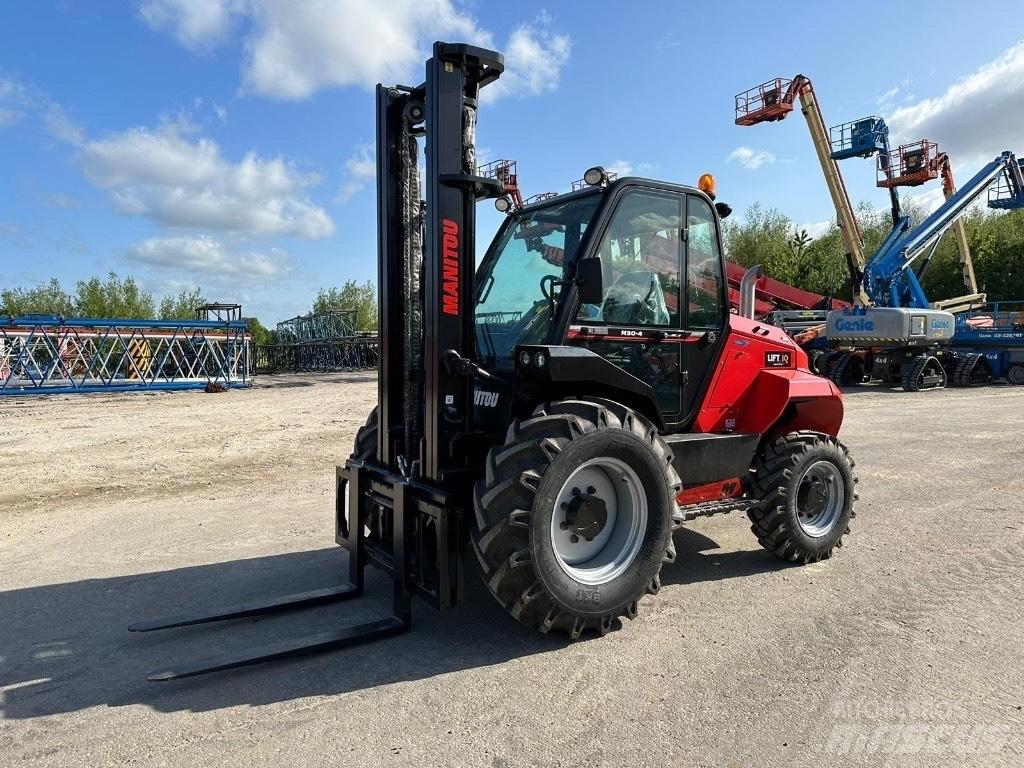 Manitou M 30.4 Apvidus autokrāvējs