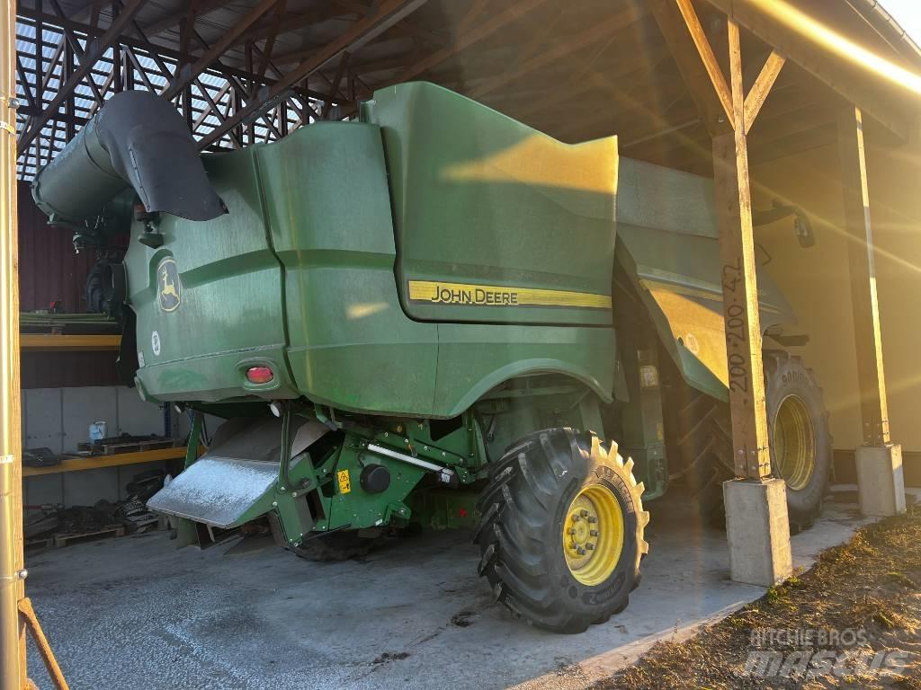 John Deere S 680 i Ražas novākšanas kombaini