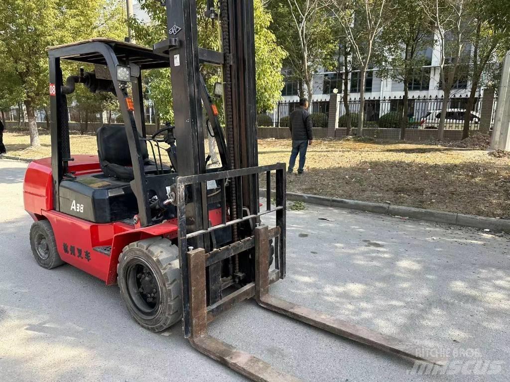 Hangcha A38 Tehnika ar dīzeļa dzinēju