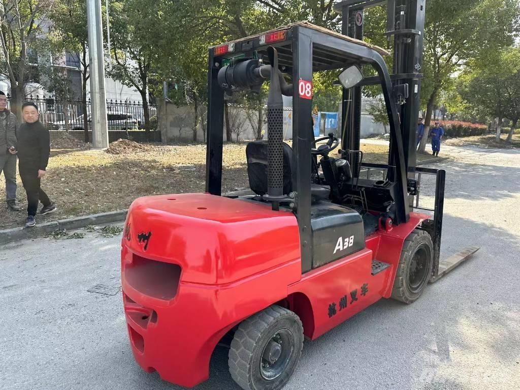 Hangcha A38 Tehnika ar dīzeļa dzinēju