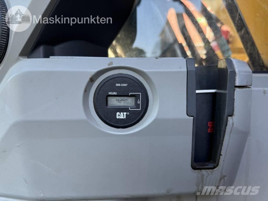 CAT 320 F L Kāpurķēžu ekskavatori