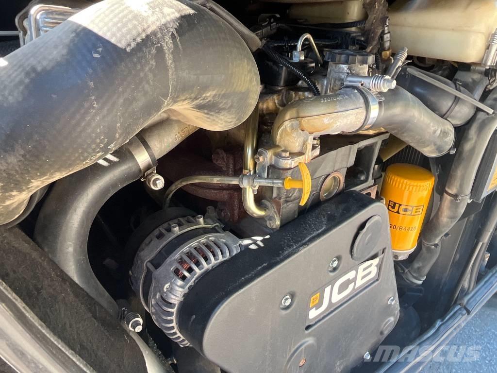 JCB 110 W Hydradig Ekskavatori uz riteņiem