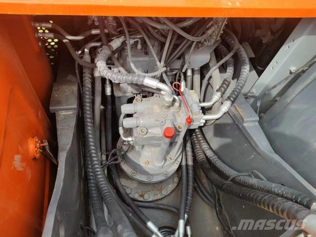 Hitachi ZX200 Kāpurķēžu ekskavatori