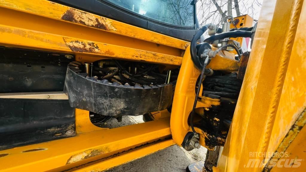 JCB 4 CX Ekskavatori-iekrāvēji