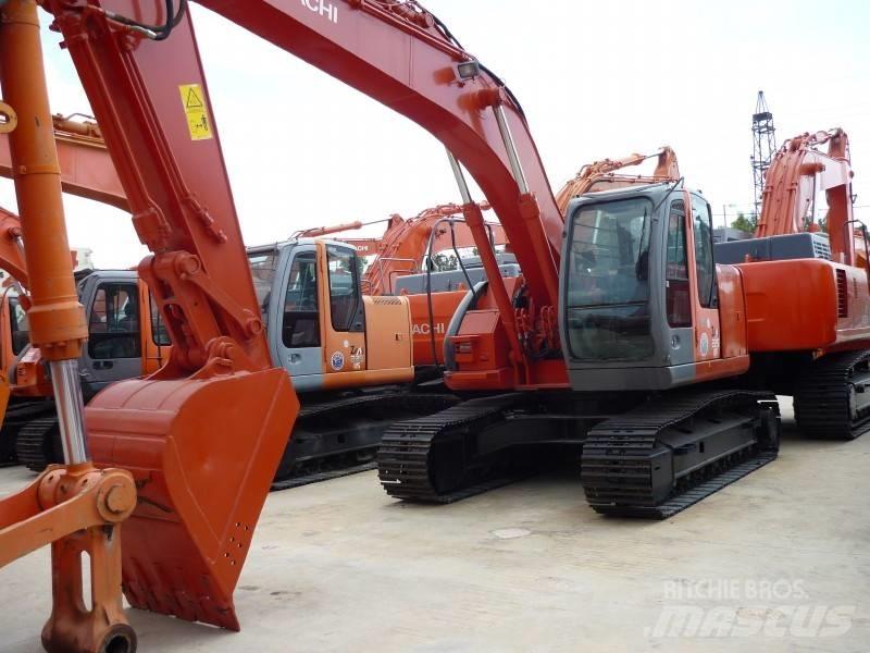 Hitachi ZX 225 US Kāpurķēžu ekskavatori
