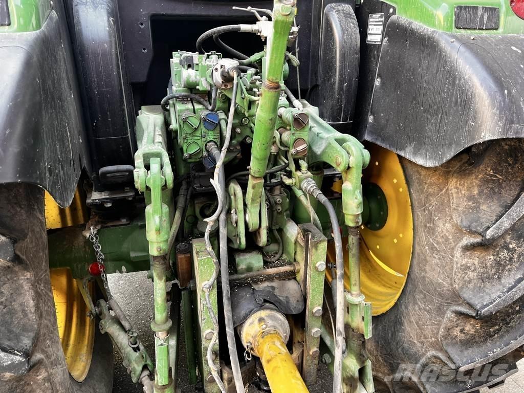 John Deere 6105R Traktori