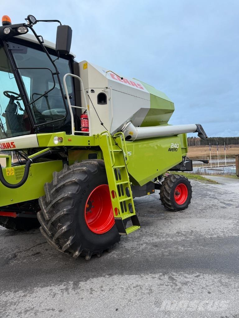 CLAAS Avero 240 Ražas novākšanas kombaini