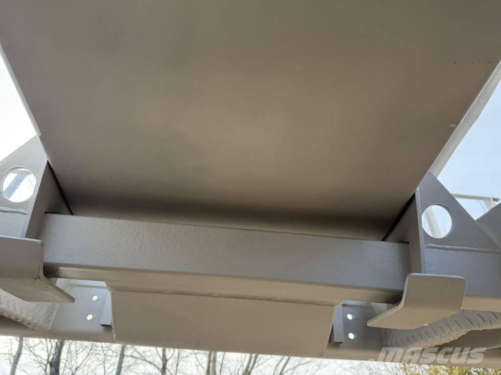 Mercedes-Benz Actros Treileri meža tehnikas transportēšanai