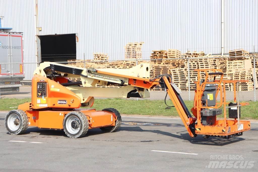 JLG M450AJ Strēles pacēlāji