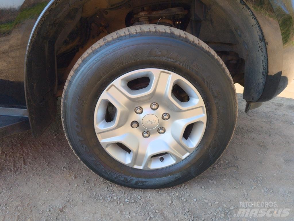 Ford Ranger Vieglais kravas automobilis/izkraušana no sāniem