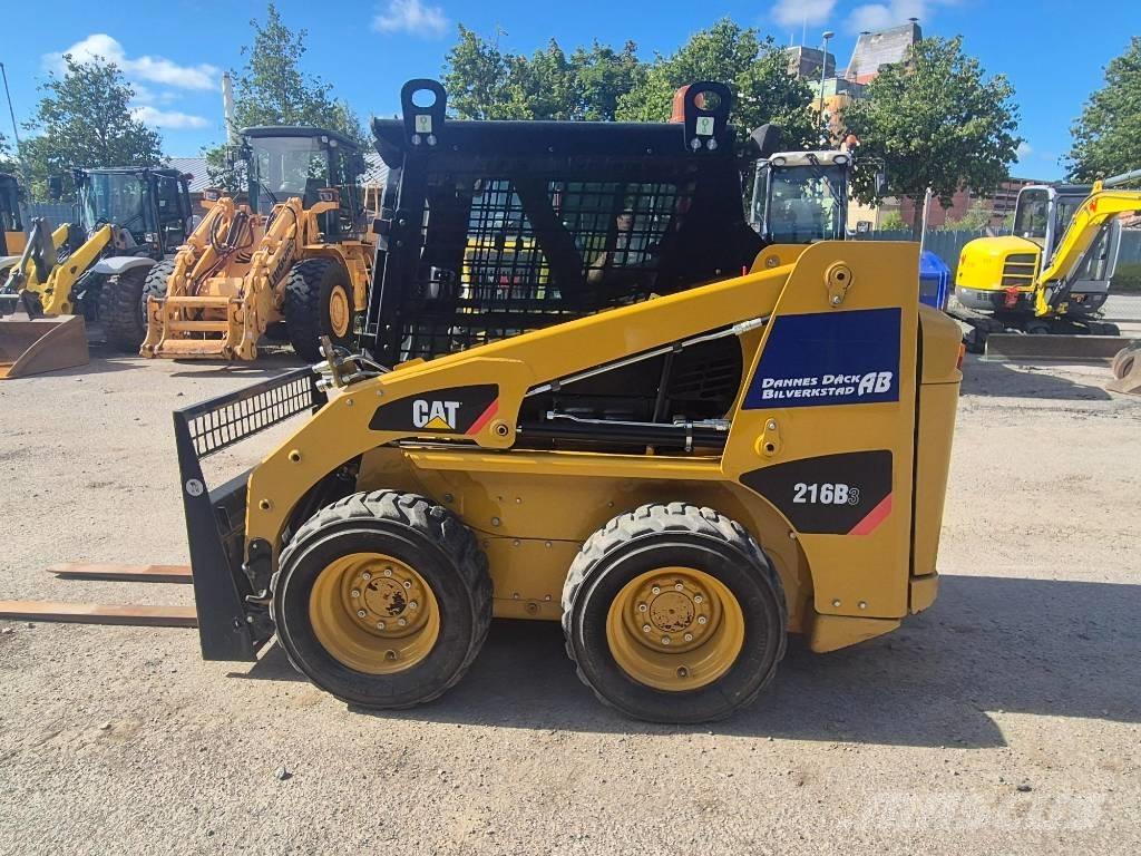 CAT 216B Lietoti riteņu kompaktiekrāvēji
