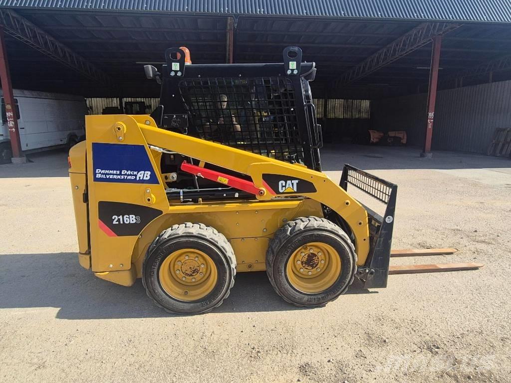 CAT 216B Lietoti riteņu kompaktiekrāvēji