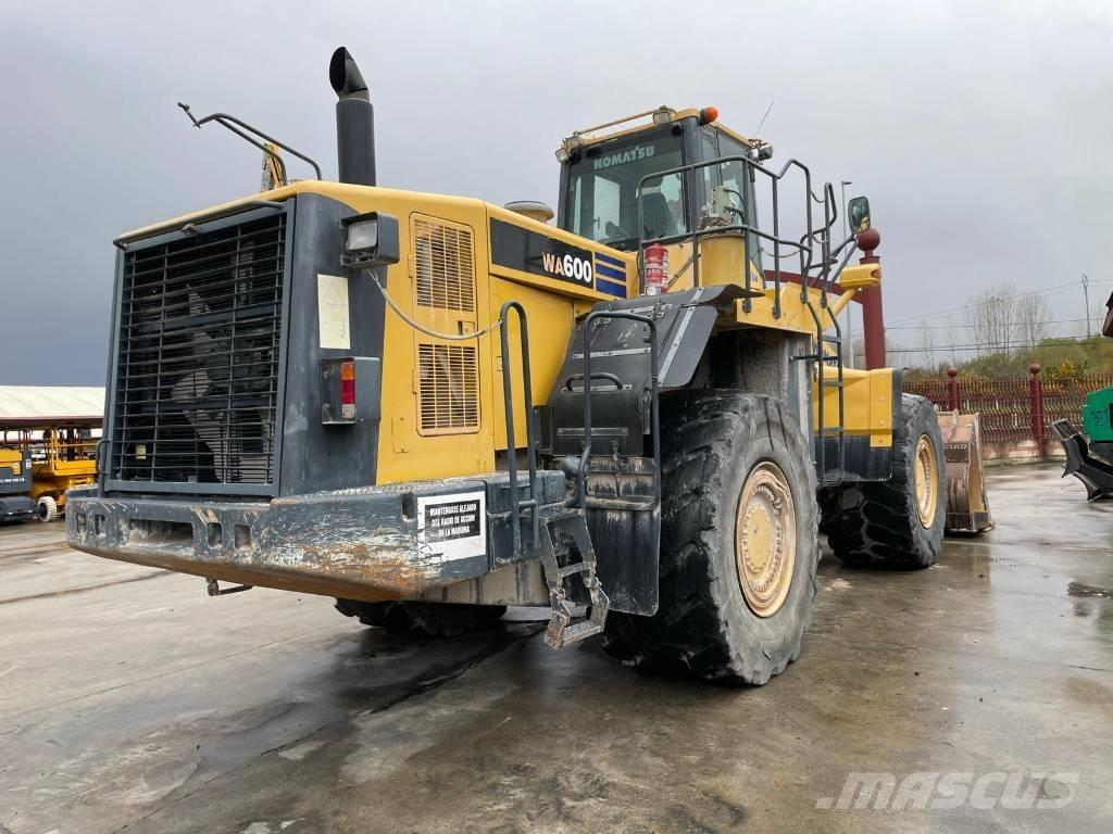 Komatsu WA 600-6 Iekrāvēji uz riteņiem