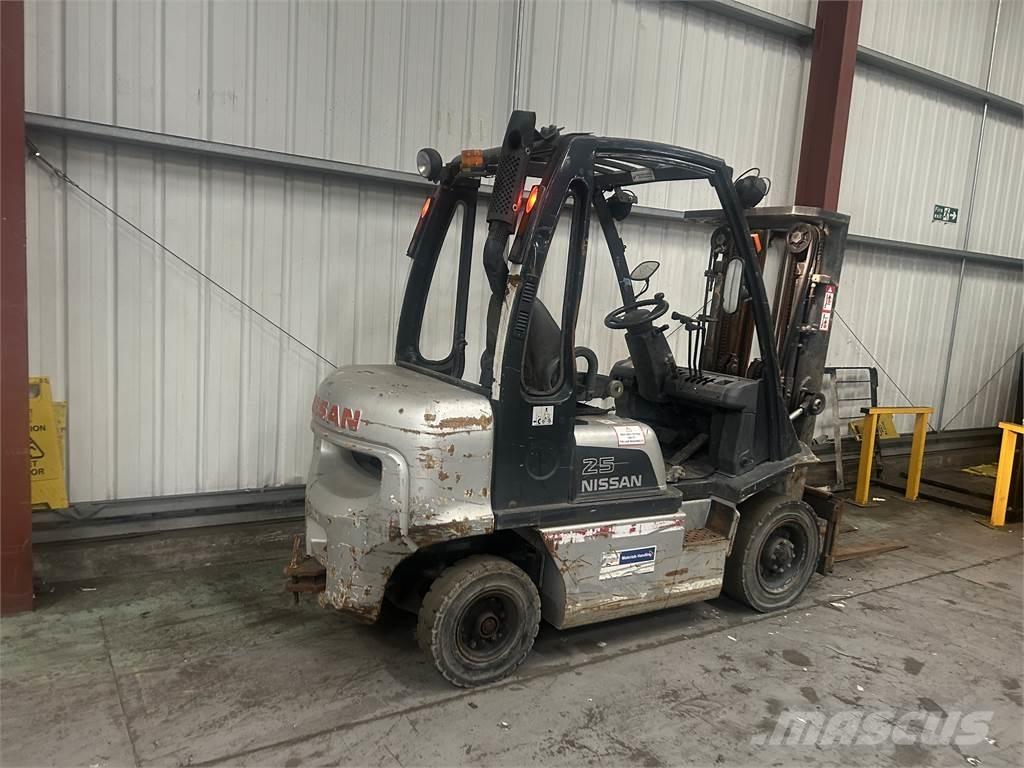 Nissan FD02A25Q Tehnika ar dīzeļa dzinēju
