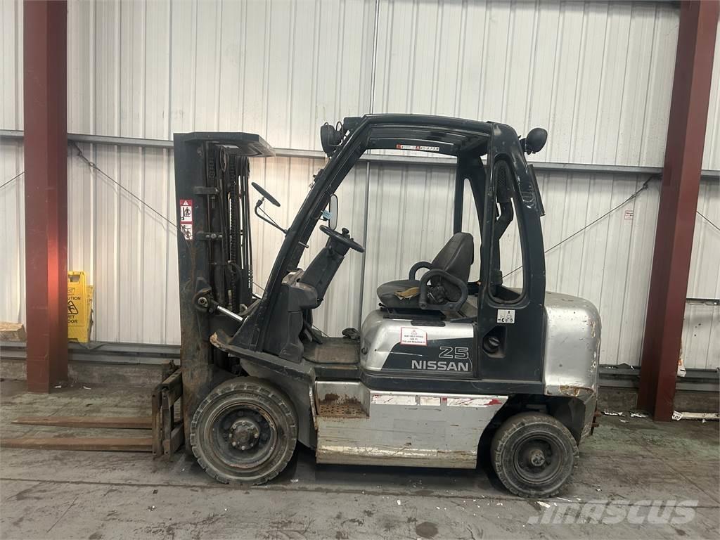 Nissan FD02A25Q Tehnika ar dīzeļa dzinēju