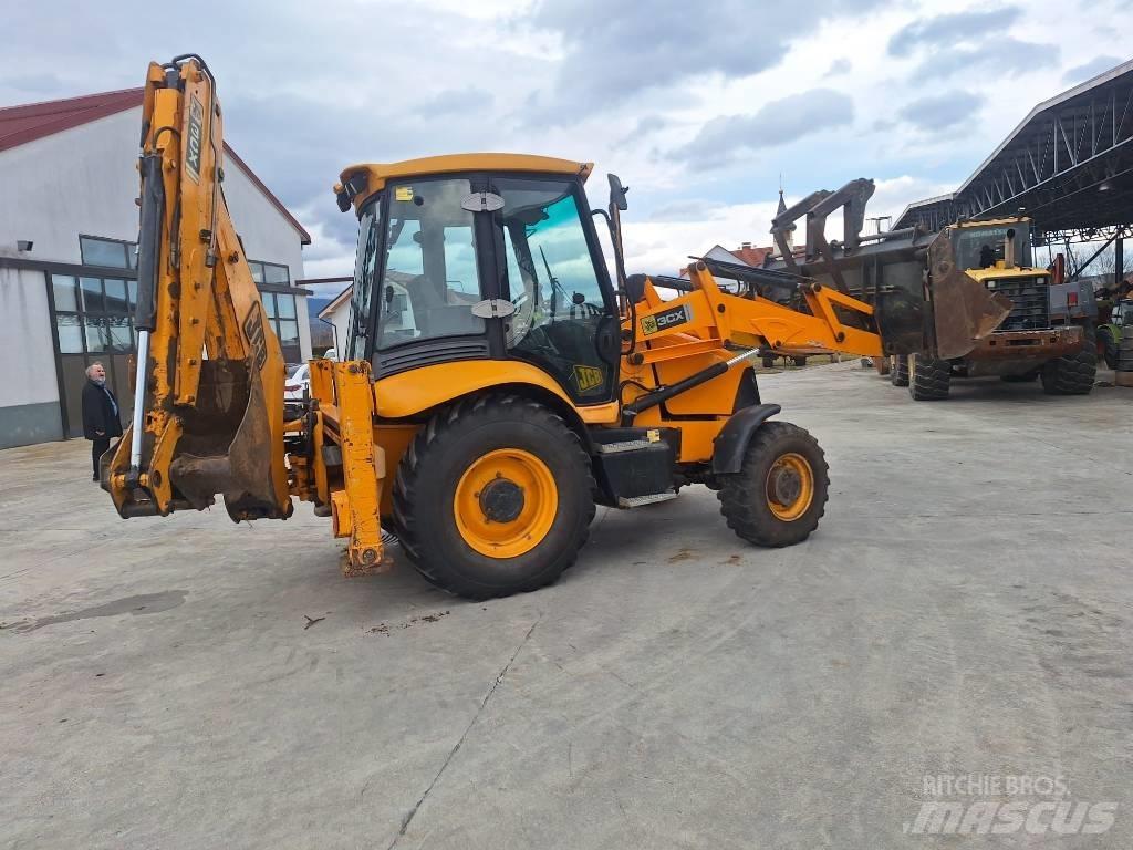 JCB 3CX Ekskavatori-iekrāvēji