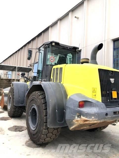 CASE 821G Iekrāvēji uz riteņiem