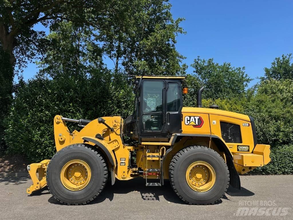 CAT 938 Iekrāvēji uz riteņiem