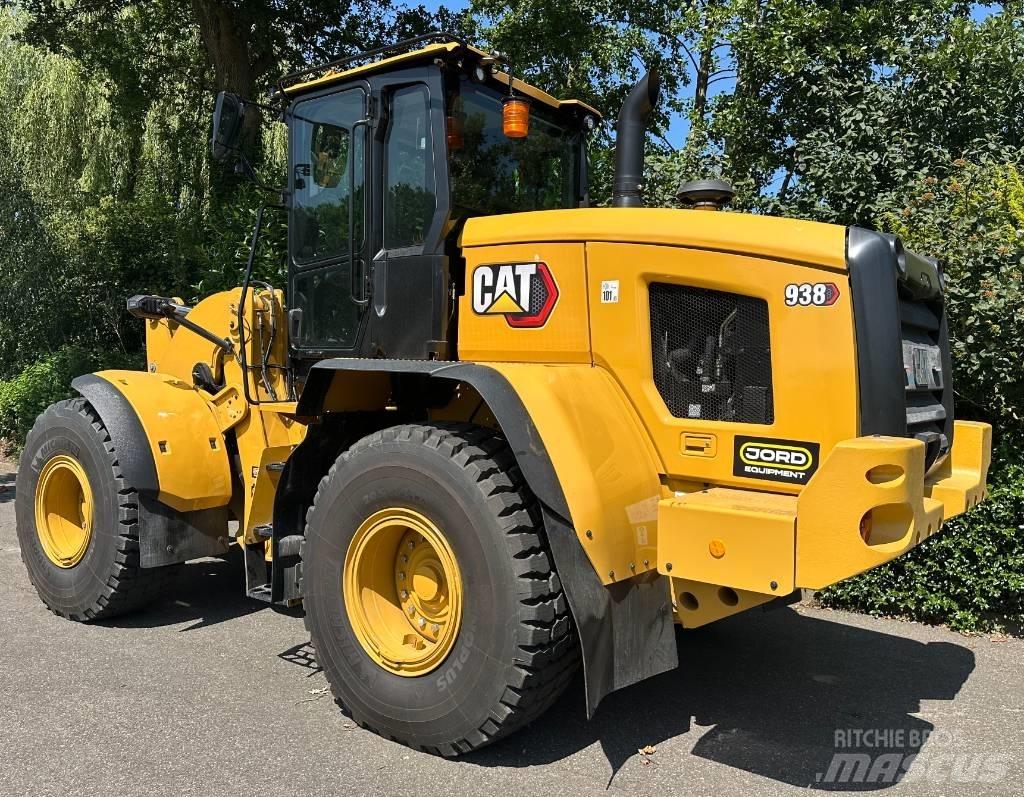 CAT 938 Iekrāvēji uz riteņiem