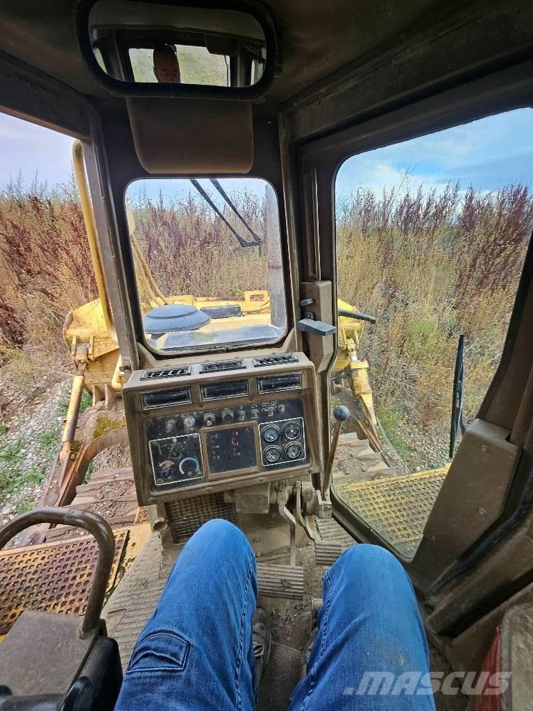 CAT D6h Kāpurķēžu buldozeri