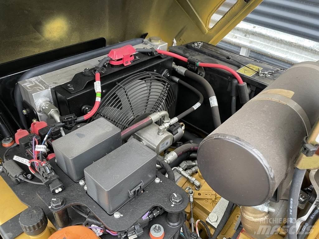 CAT CB2.5 GC Divvalču grunts veltņi