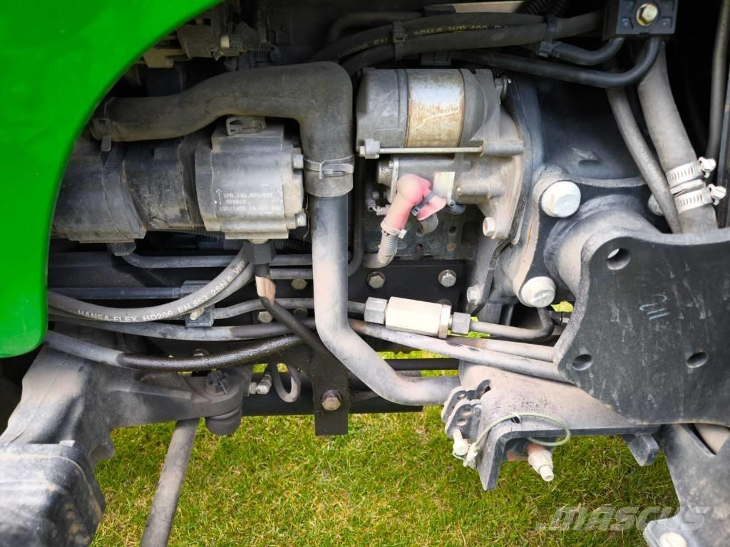 John Deere 3720 Kompaktie traktori