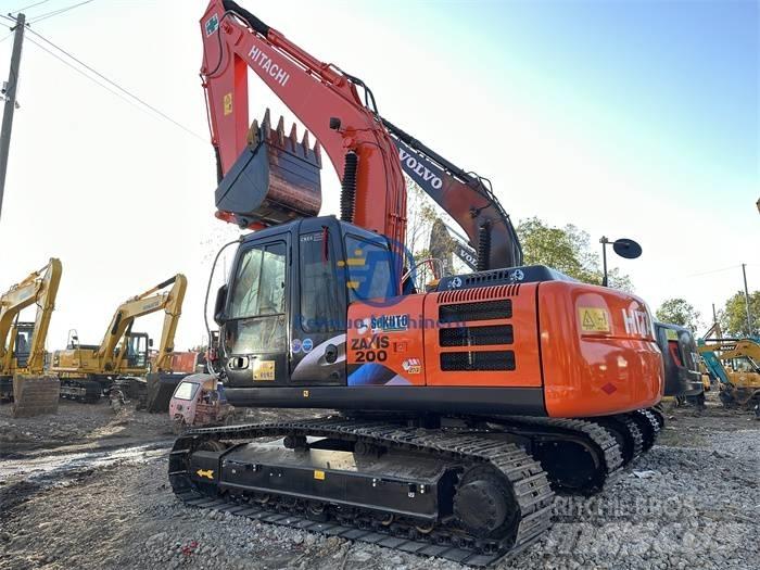 Hitachi ZX 200 Kāpurķēžu ekskavatori