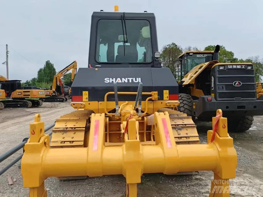 Shantui D16 Kāpurķēžu buldozeri