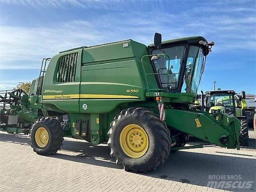 John Deere W550 Ražas novākšanas kombaini