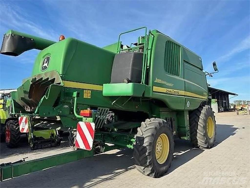John Deere W550 Ražas novākšanas kombaini