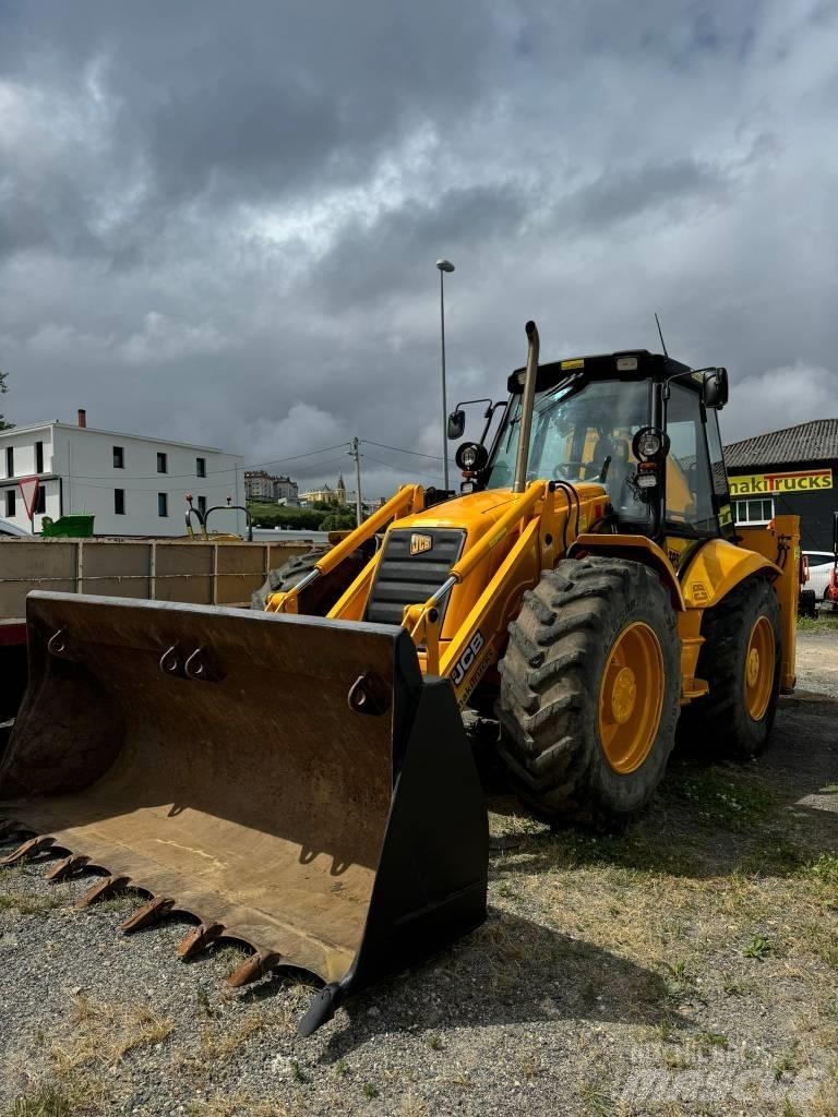 JCB 4 CX Ekskavatori-iekrāvēji