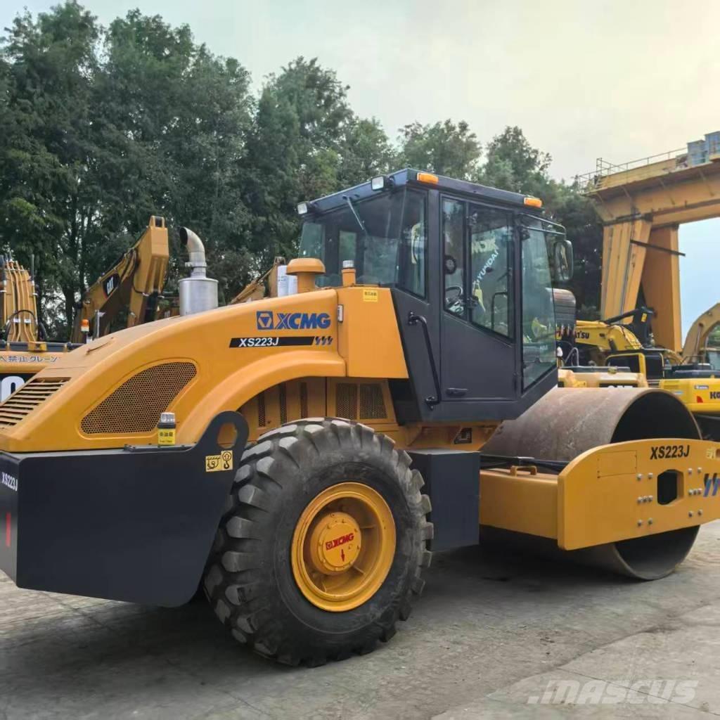 XCMG XS 223 J Vienvalča grunts veltņi