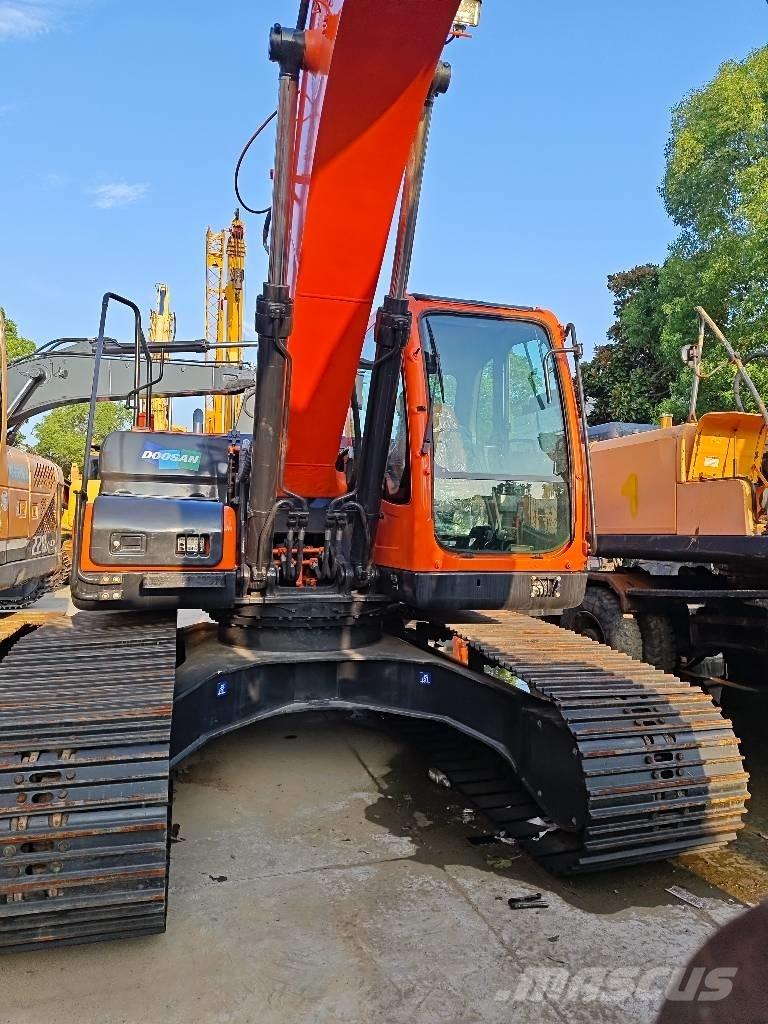 Doosan DX225LC-9C Kāpurķēžu ekskavatori