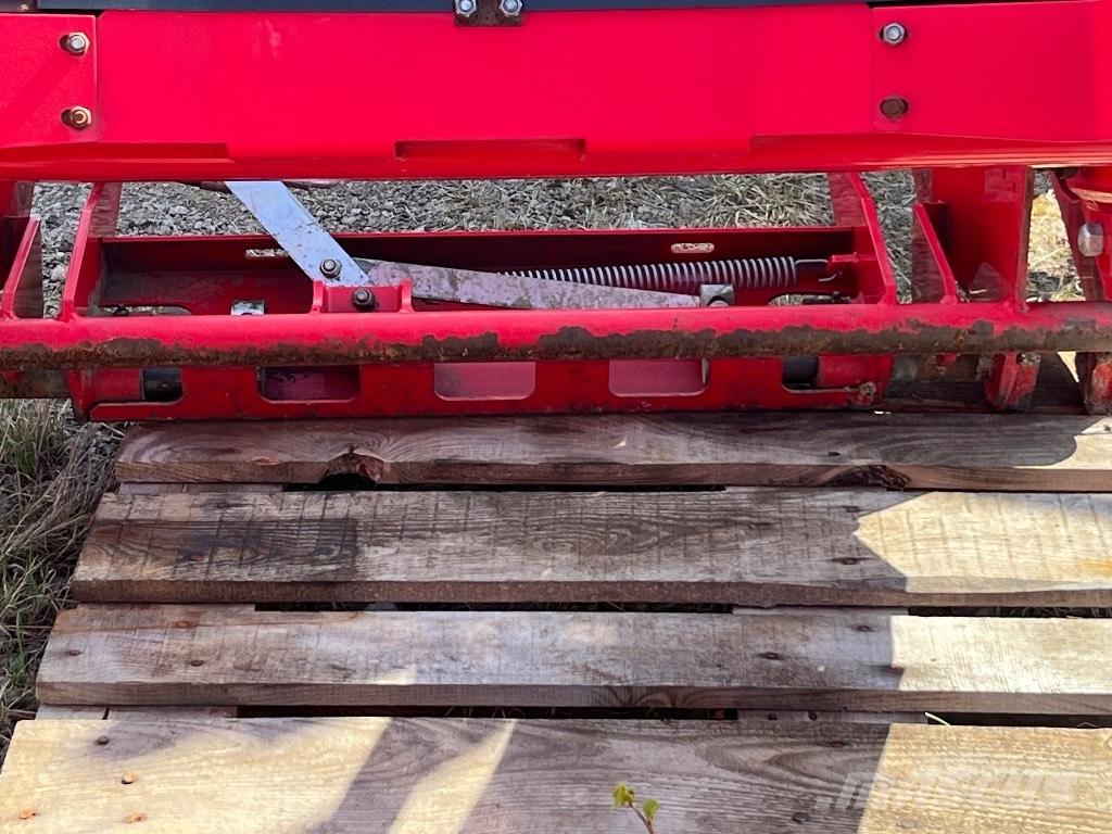 Massey Ferguson 945 Frontālie iekrāvēji un ekskavatori