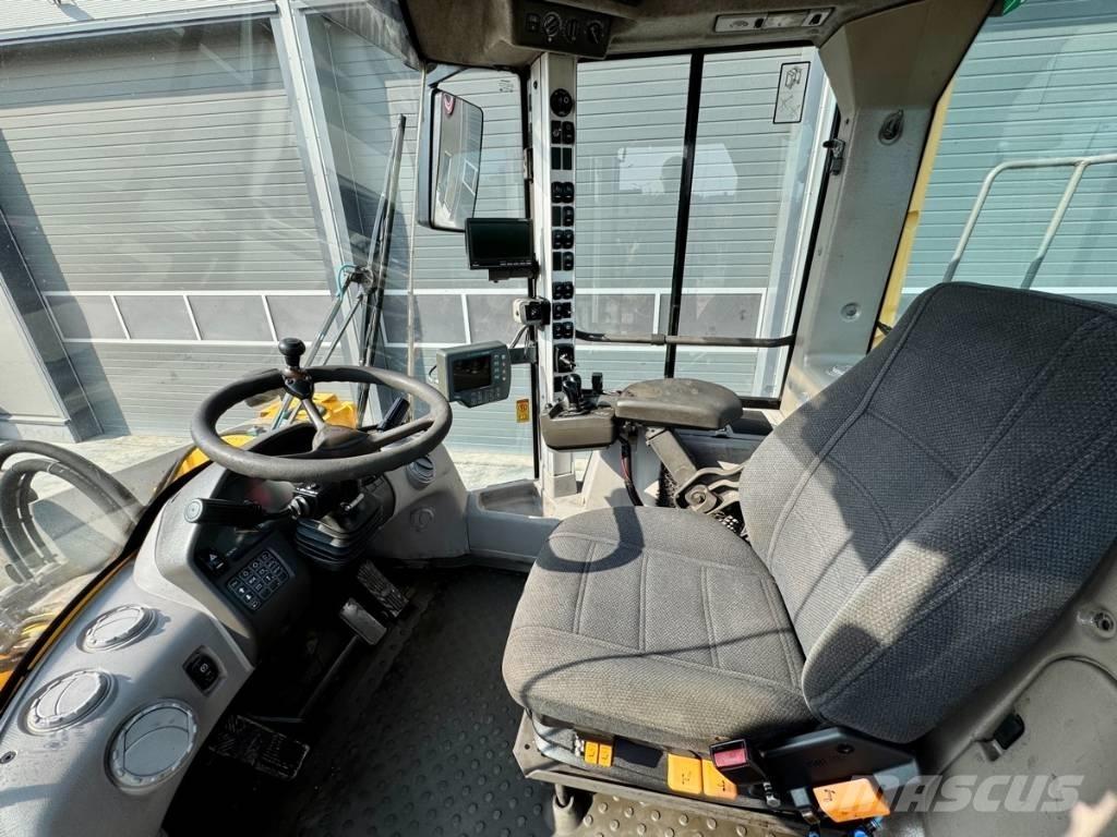 Volvo L 180 F Iekrāvēji uz riteņiem