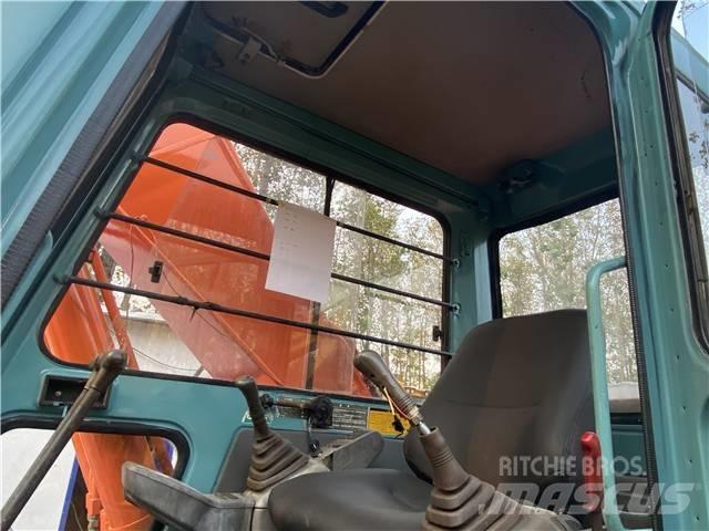 Hitachi EX200-2 Kāpurķēžu ekskavatori