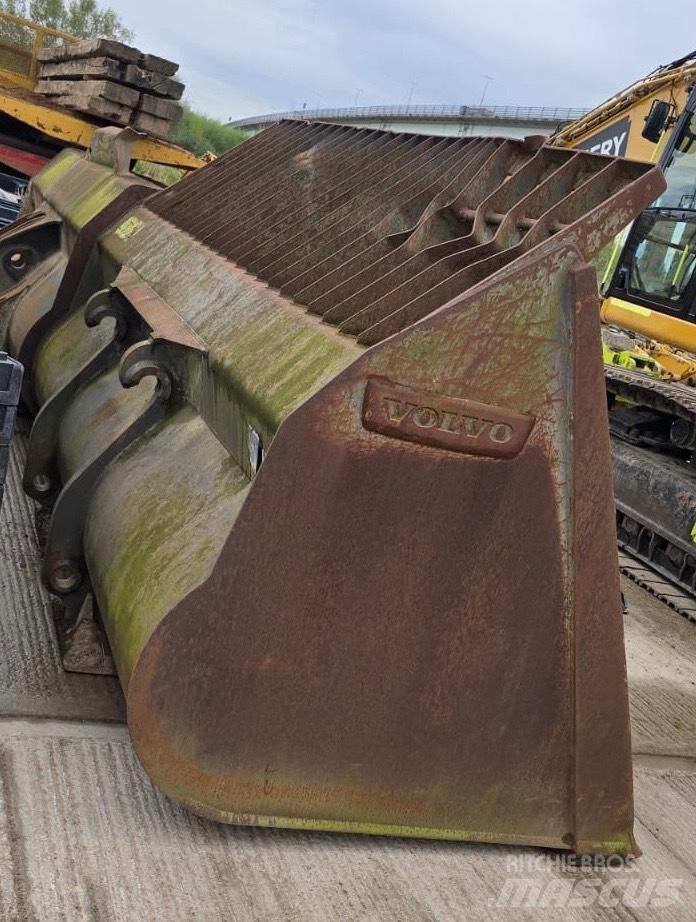 Volvo L 220 H Iekrāvēji uz riteņiem