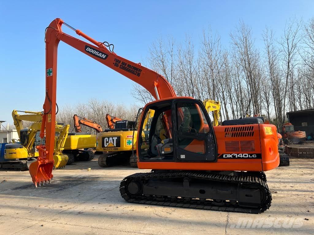 Doosan DX140LC Kāpurķēžu ekskavatori