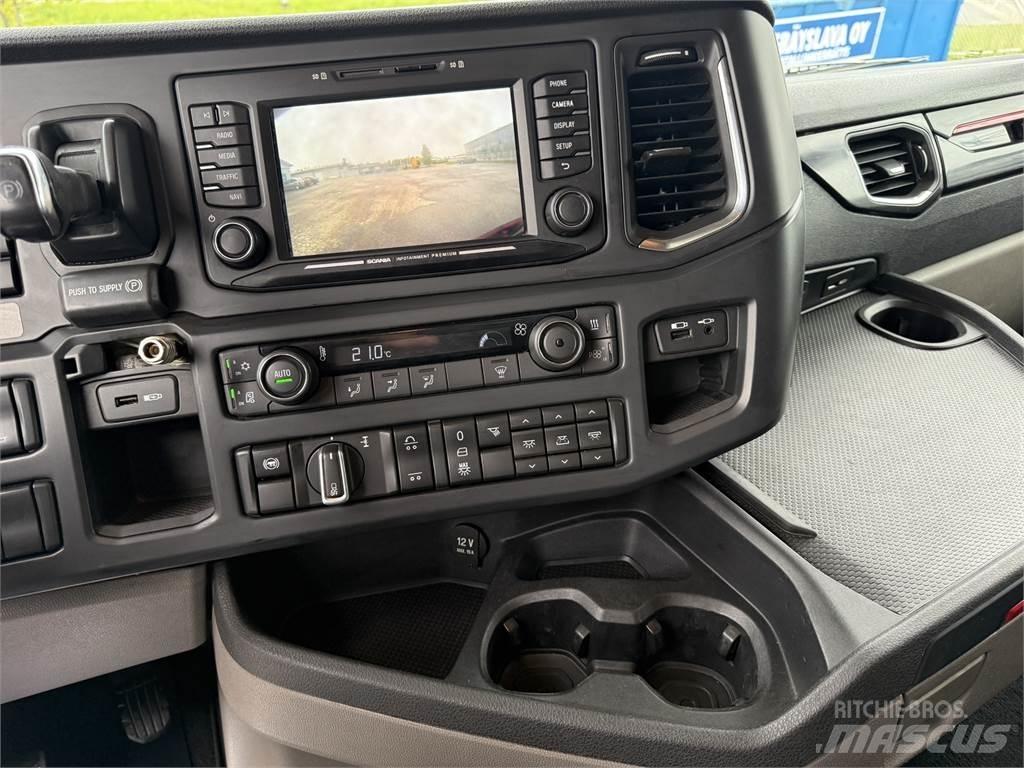 Scania R650 6X2 Treileri ar āķi