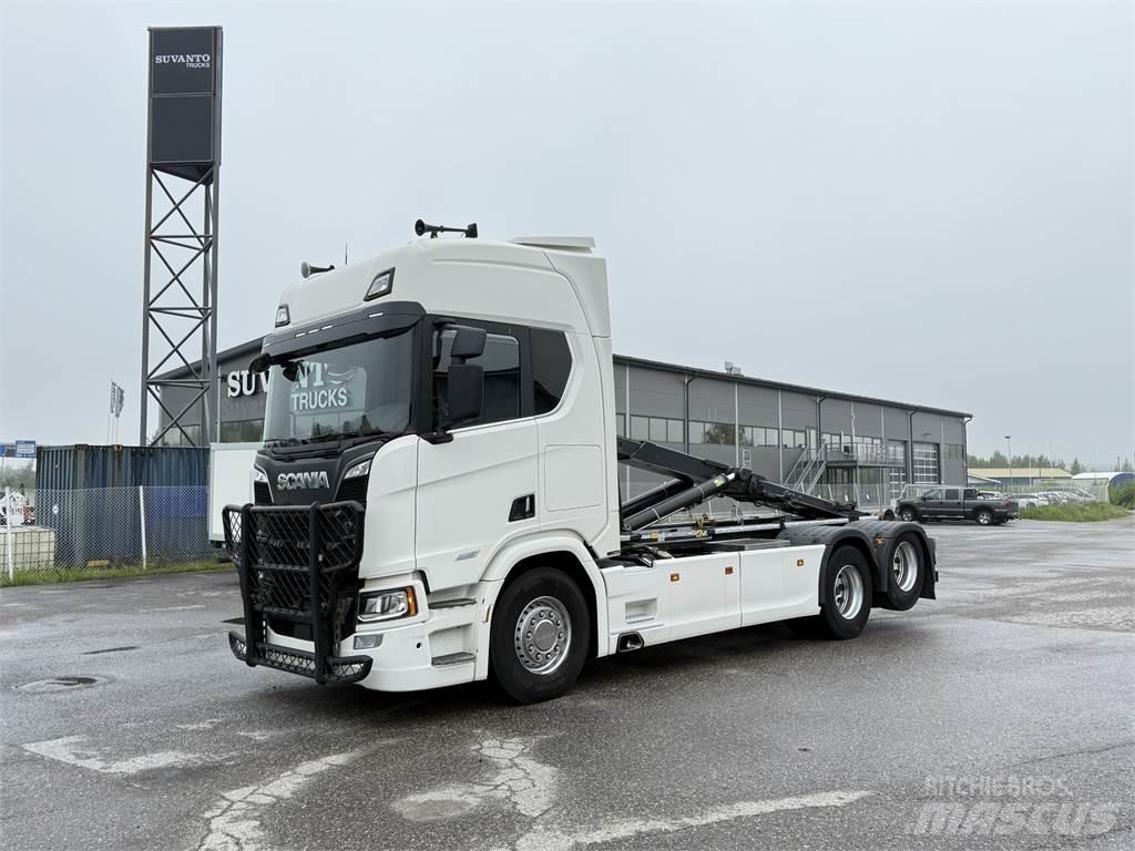 Scania R650 6X2 Treileri ar āķi