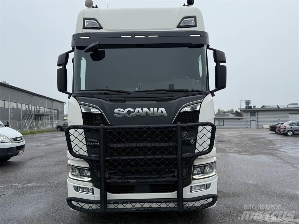 Scania R650 6X2 Treileri ar āķi