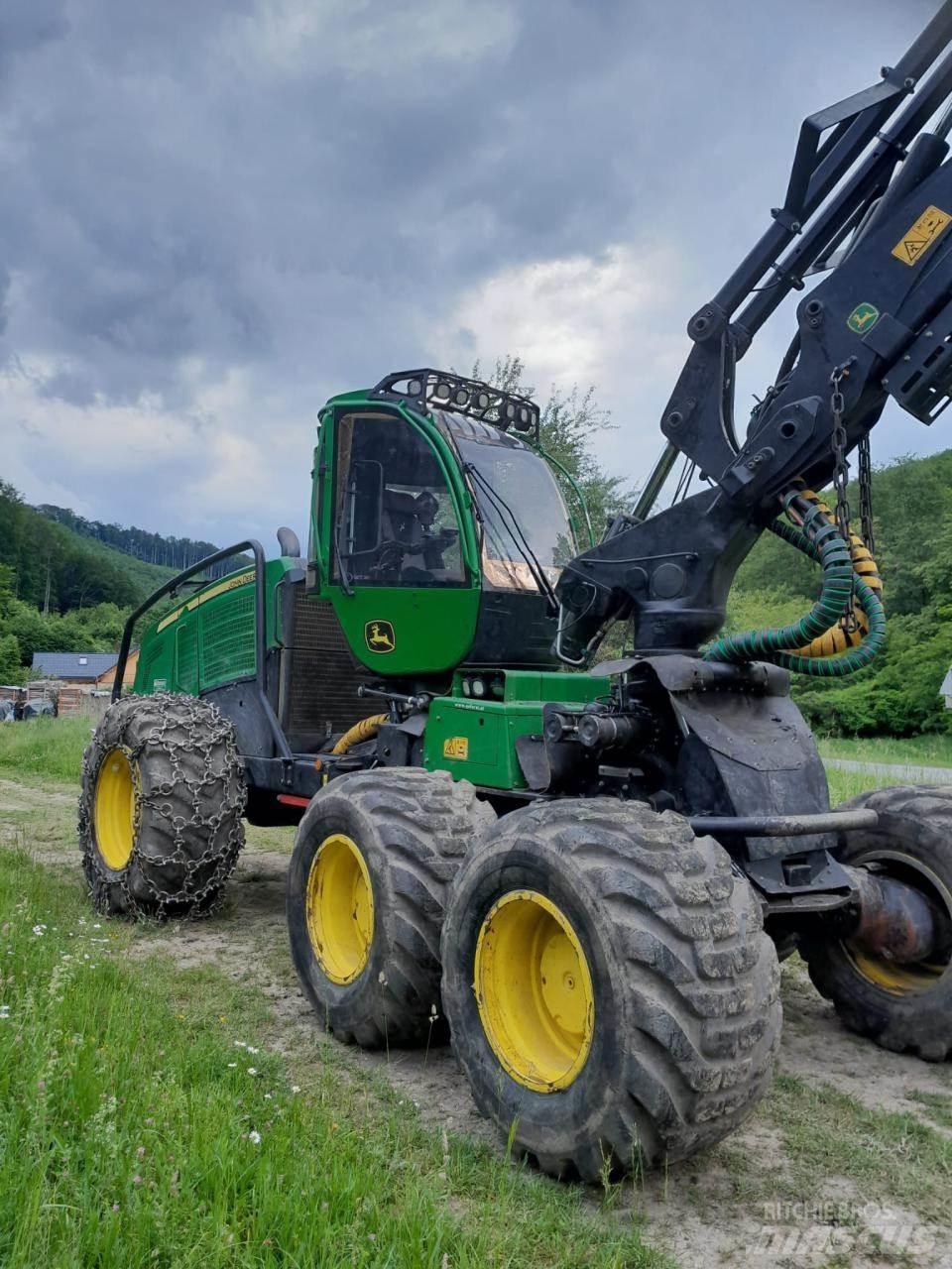 John Deere 1270 G Harvesteri
