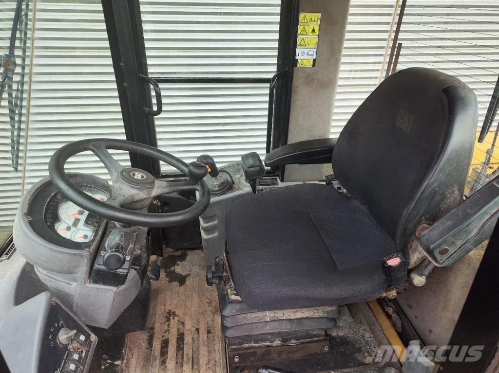 CAT 930G Iekrāvēji uz riteņiem