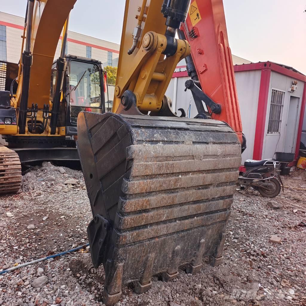 CAT 325 D Kāpurķēžu ekskavatori