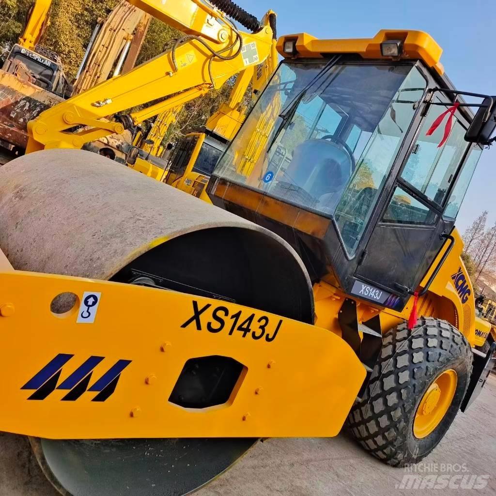 XCMG XS 142 J Vienvalča grunts veltņi