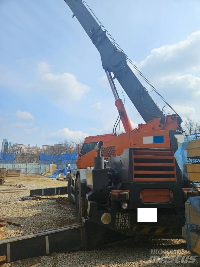 Komatsu LW 250 Celtņi nelīdzenām virsmām