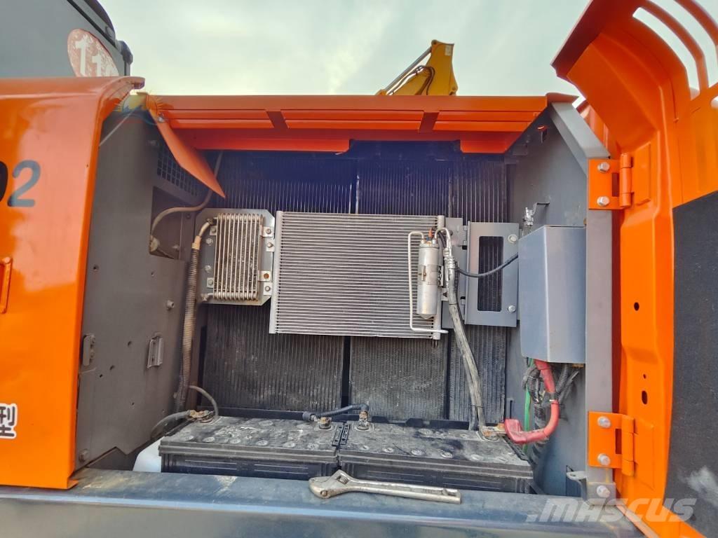 Hitachi ZX 210 Kāpurķēžu ekskavatori