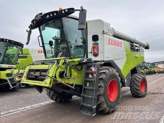 CLAAS TRION 750 Ražas novākšanas kombaini