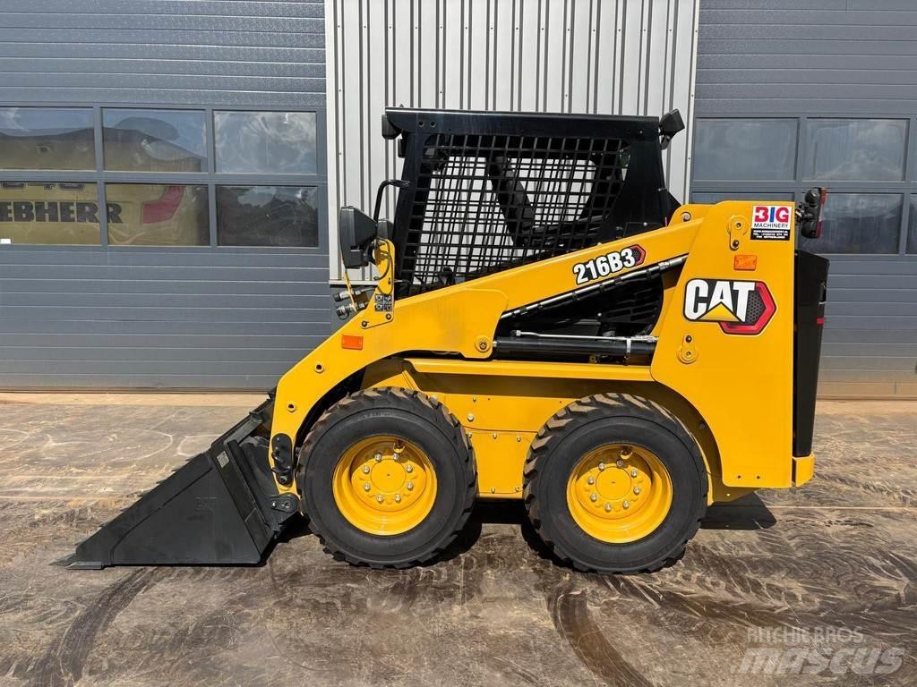 CAT 216B3 Iekrāvēji uz riteņiem