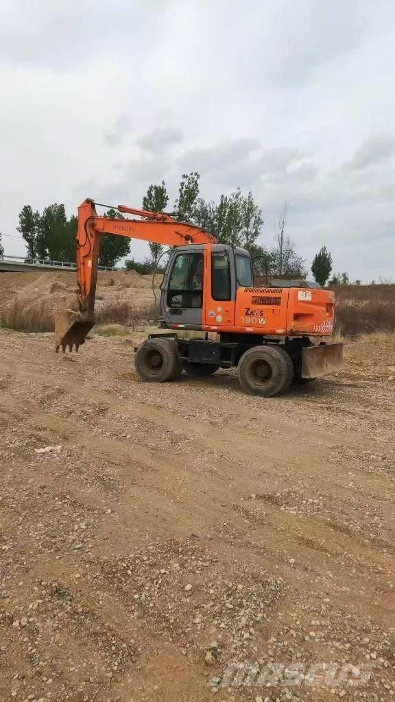 Hitachi ZX130W Ekskavatori uz riteņiem